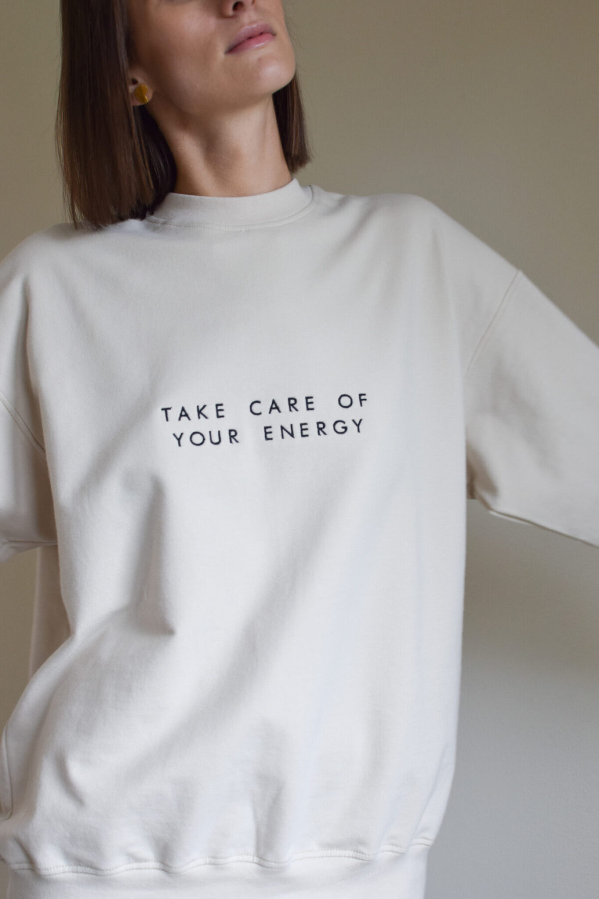 Bluza z haftem “TAKE CARE OF YOUR ENERGY” Light Sand - obrazek 3