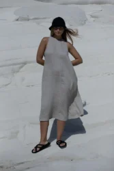 Lniana sukienka midi rozkloszowana flow – naturalny len