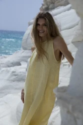 Lniana sukienka midi rozkloszowana flow – pastelowy zolty