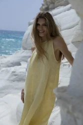 Lniana sukienka midi rozkloszowana flow – pastelowy zolty