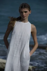 Lniana sukienka midi rozkloszowana flow – smietankowy bialy