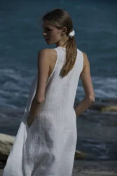 Lniana sukienka midi rozkloszowana flow – smietankowy bialy