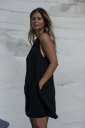 Lniana sukienka rozszerzana simple – czarny