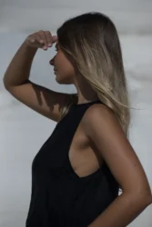 Lniana sukienka rozszerzana simple – czarny