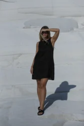 Lniana sukienka rozszerzana simple – czarny