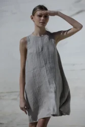 Lniana sukienka rozszerzana simple – naturalny len