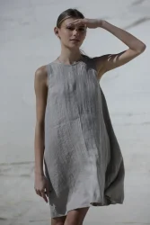 Lniana sukienka rozszerzana simple – naturalny len