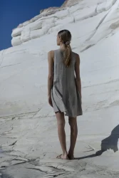 Lniana sukienka rozszerzana simple – naturalny len