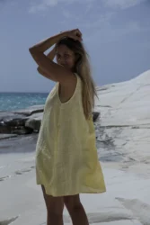 Lniana sukienka rozszerzana simple – pastelowy zolty