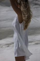 Lniana sukienka rozszerzana simple – smietankowy bialy