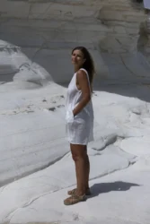 Lniana sukienka rozszerzana simple – smietankowy bialy