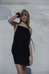 Lniana sukienka wiązana minimal – czarny