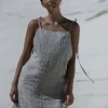 Lniana sukienka wiązana minimal – naturalny len