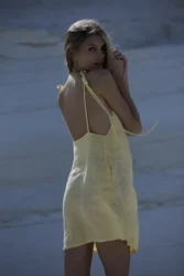 Lniana sukienka wiązana minimal – pastelowy zolty