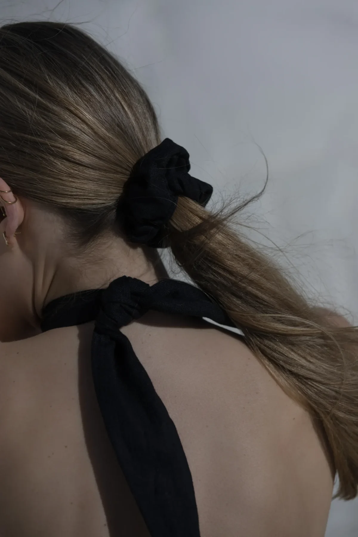 Lniana gumka scrunchie czarna