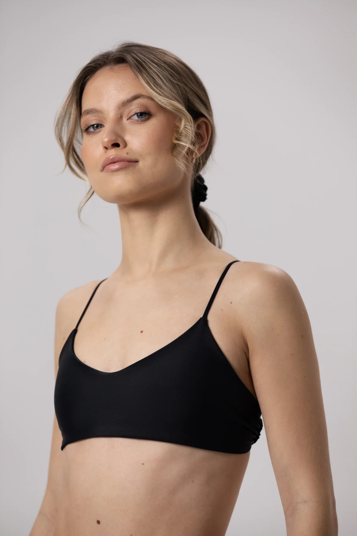 Line - gora stroju kapielowego Black