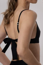 Triangle - gora stroju kapielowego Black