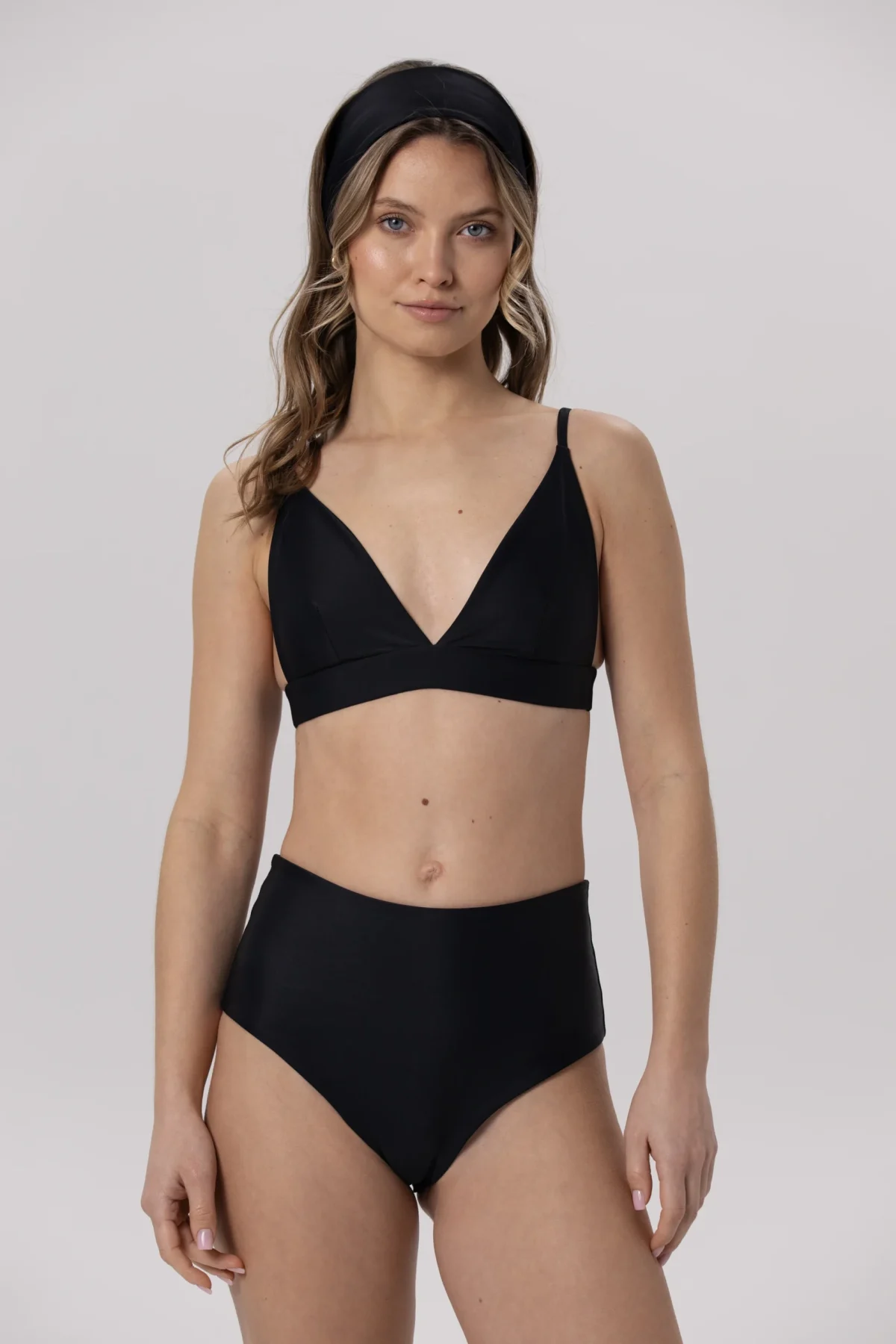 Triangle - gora stroju kapielowego Black