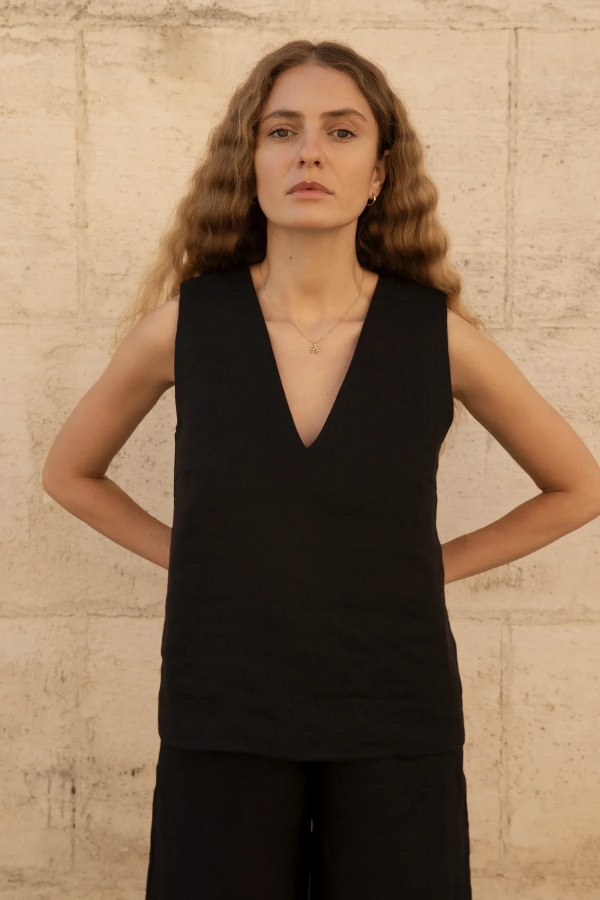 Lniana bluzka V Harmony - Black