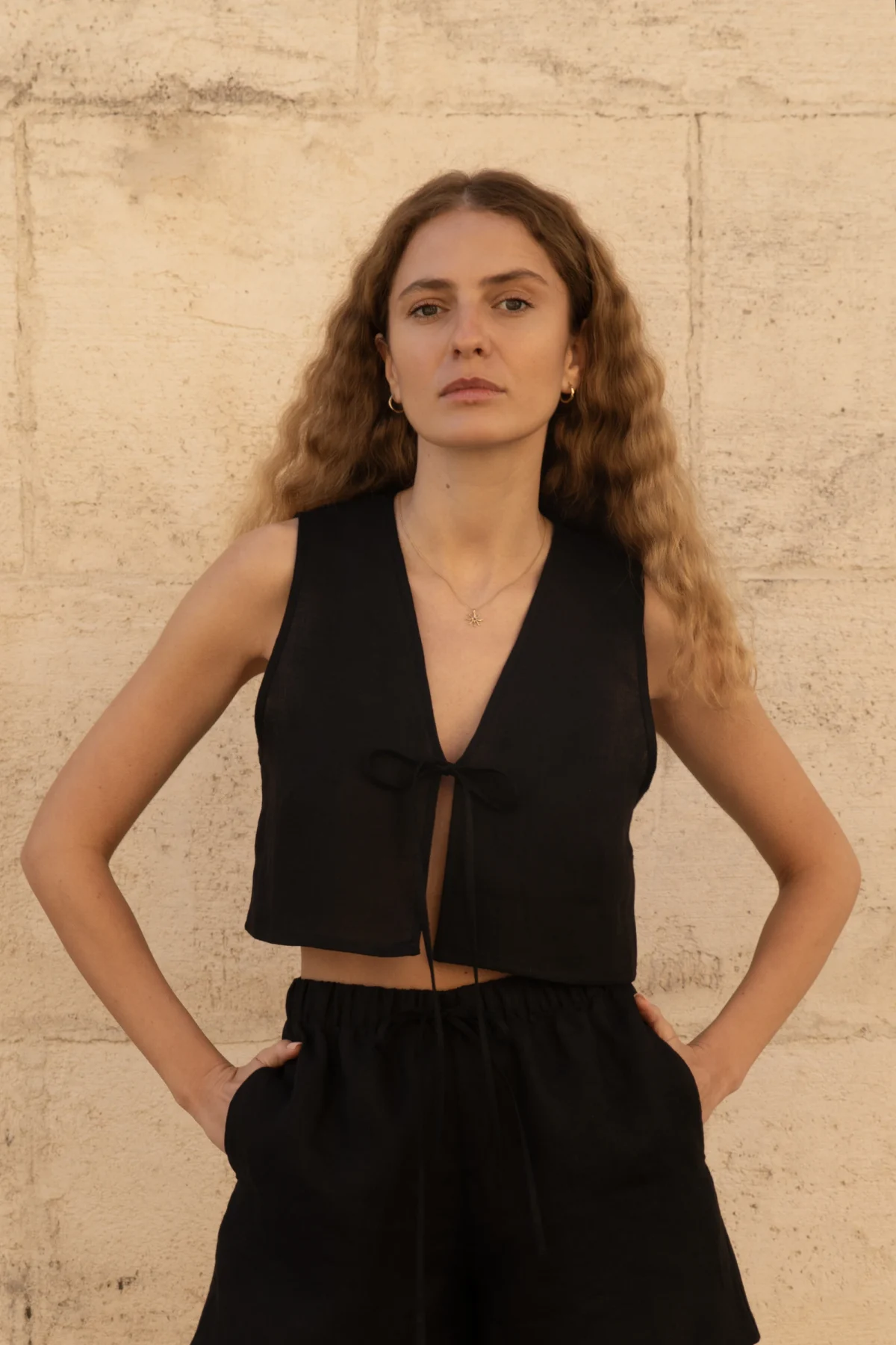 Lniany top V Bow - Black