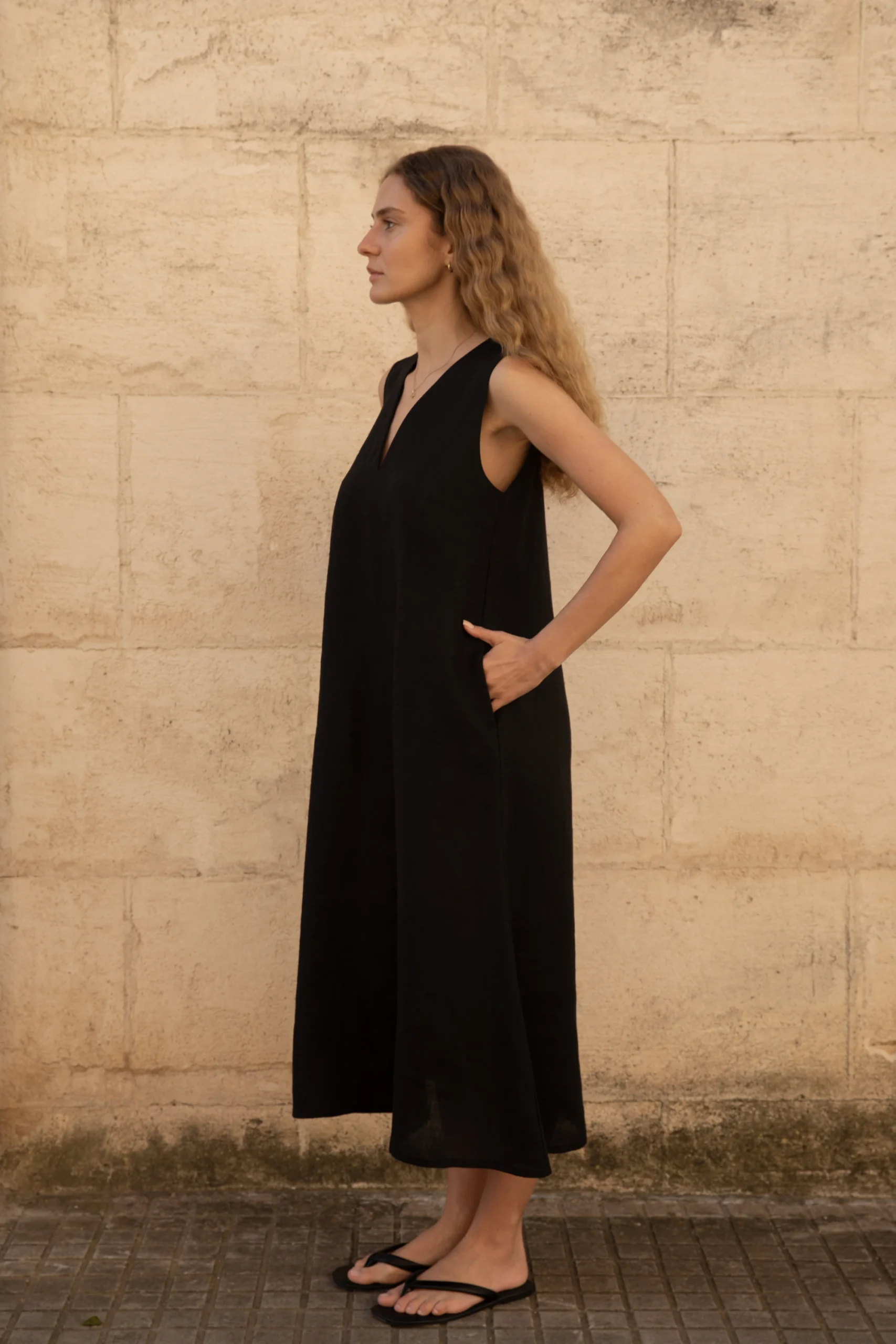 Lniana sukienka Midi V Harmony - Black