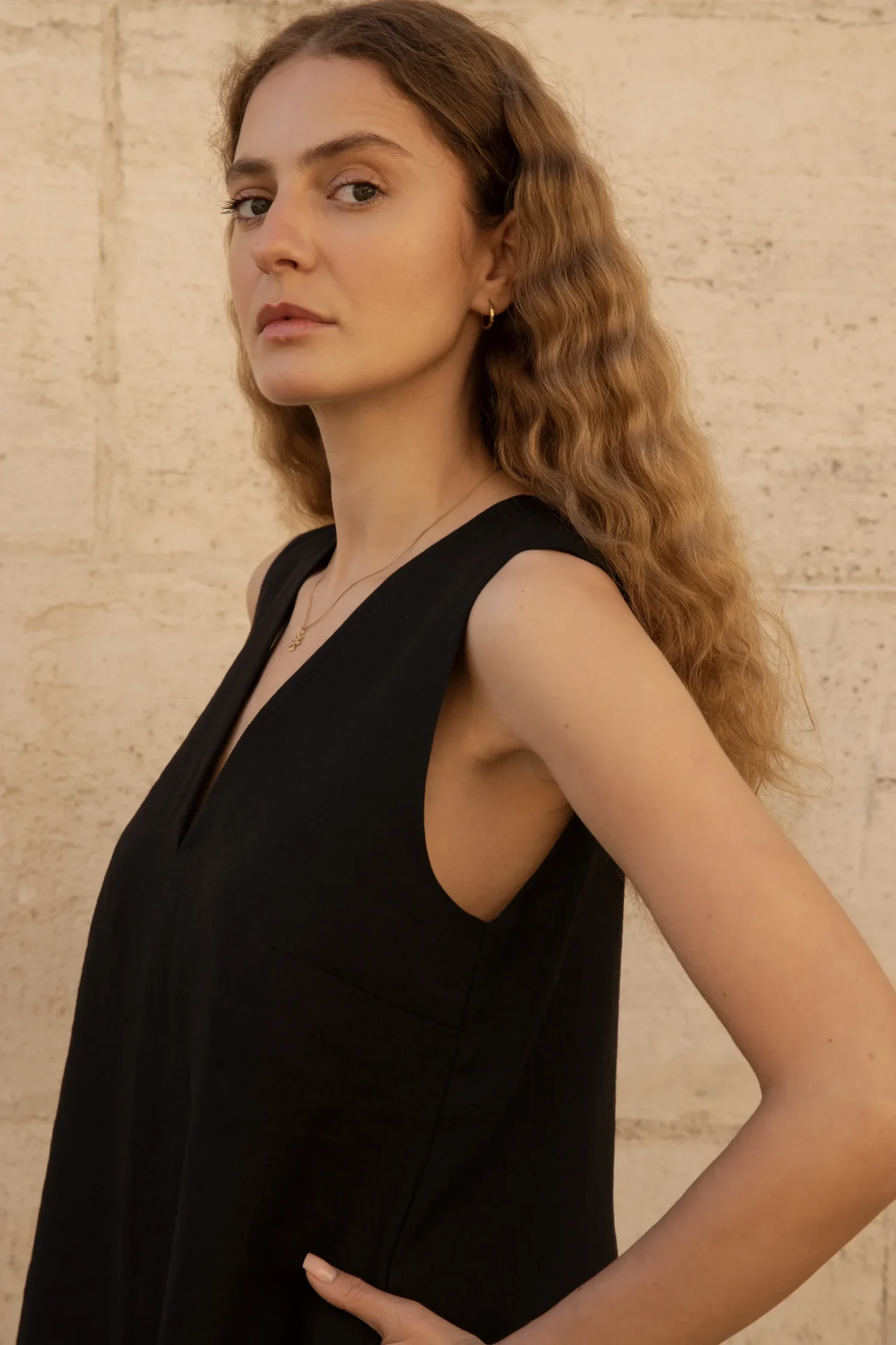 Lniana sukienka Midi V Harmony - Black