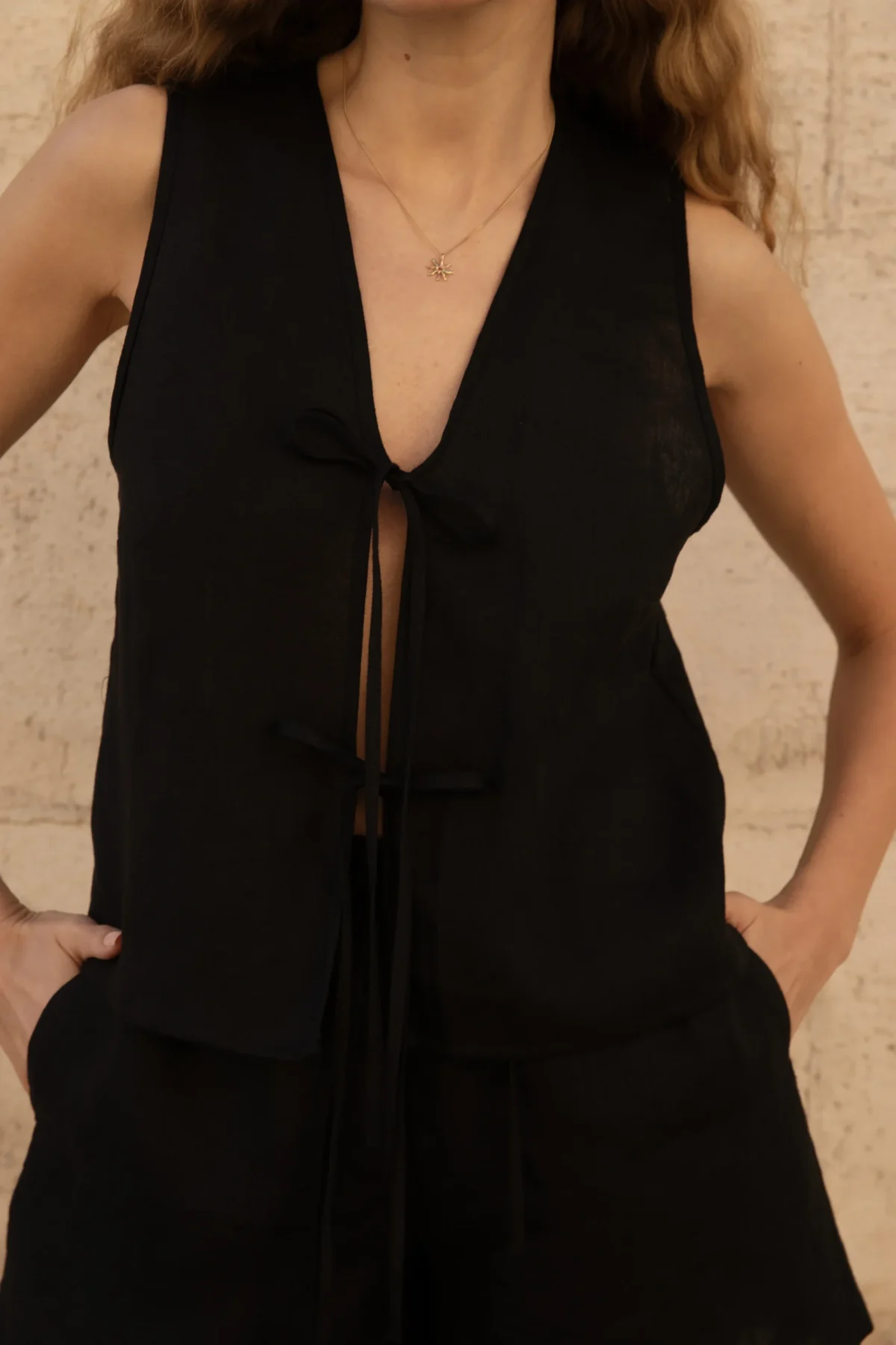 Lniana bluzka V Bow - Black