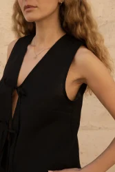 Lniana bluzka V Bow - Black