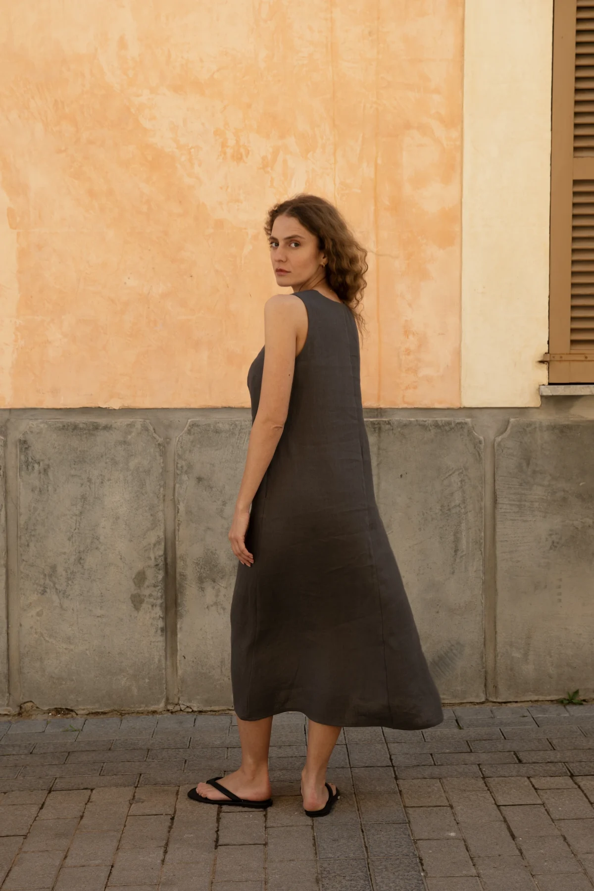 Lniana sukienka Midi V Harmony - Dark Grey