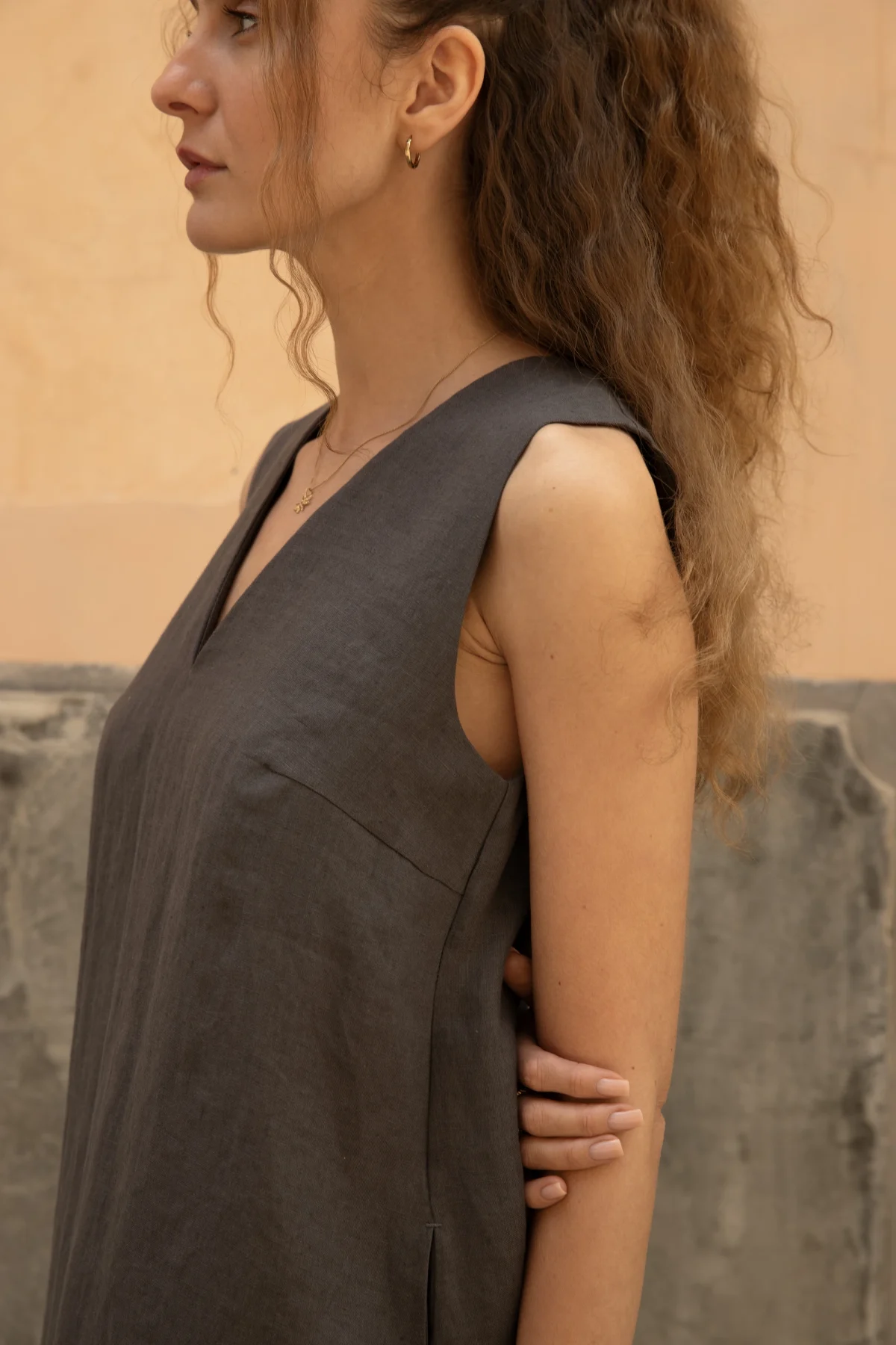 Lniana sukienka Mini V Harmony - Dark Grey