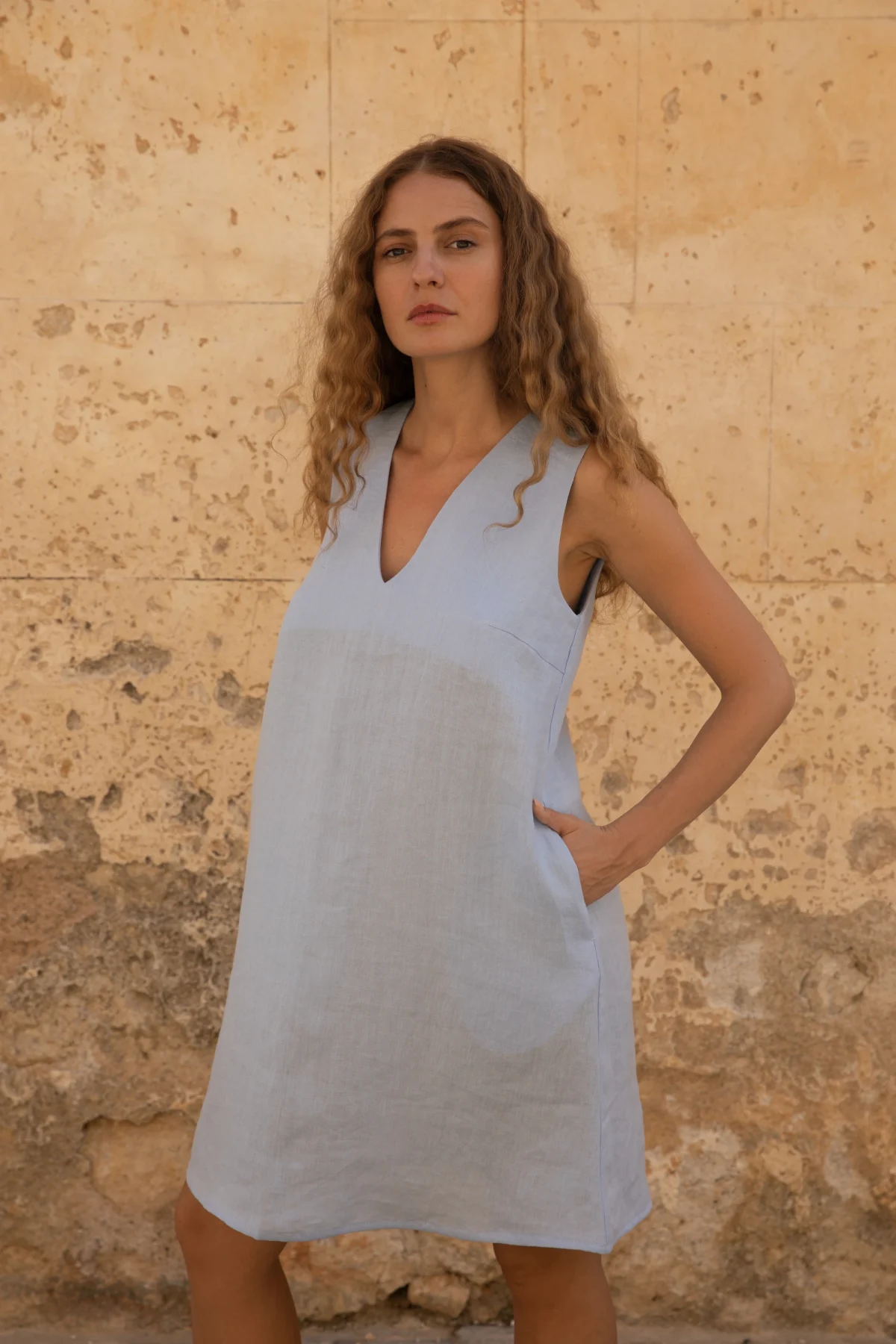 Lniana sukienka Mini V Harmony - Sky Blue